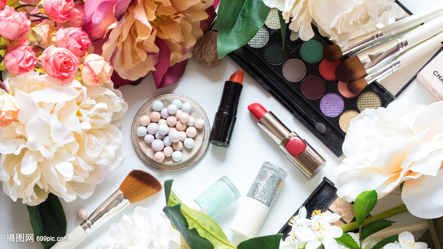 唯美彩妝的藝術陳列 網絡技術咨詢服務的融合創新